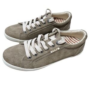Taos Women’s Shoes  Moc Star Beige Fashion Sneakers Size 7 M, New